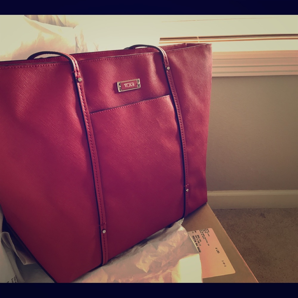 Tumi q tote